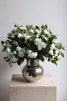 Rosalie Vinted, kompozycja kwiatowa z różami