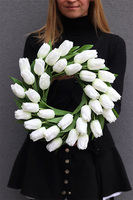 Witaj Wiosno White 2, elegancki wianek z tulipanów