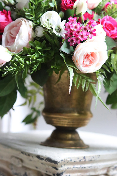 Luita Amarant, kompozycja kwiatowa w pucharze