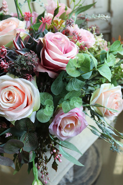 Figaro Cinderella 2, efektowna kompozycja kwiatowa w lustrzanym wazonie, wys.48cm