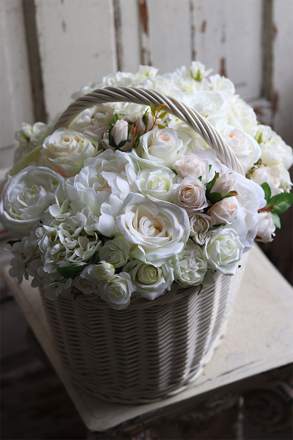 kosz pełen białych kwiatów, Romantica Small, wys.38cm 
