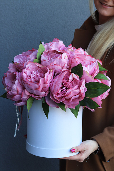 Pinktello, flowerbox z różowymi peoniami, wys.38cm
