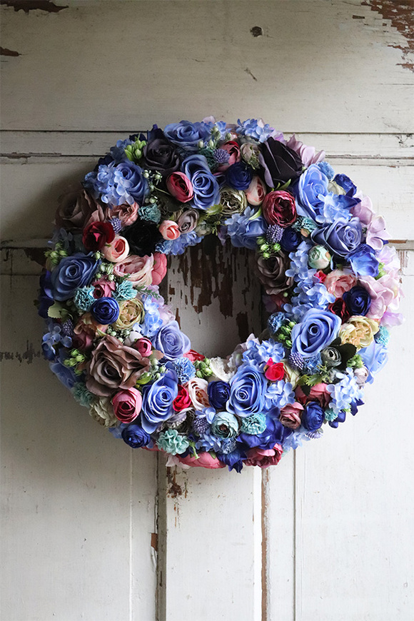 efektowny wianek z niebieskimi różami, Pranassa Pranella, śr.39cm 