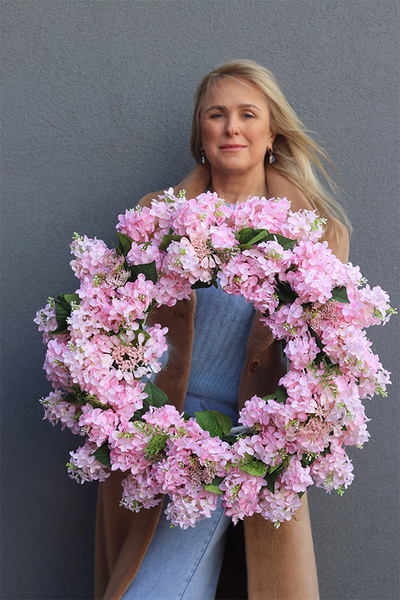 Bzy w Maju, różowy wianek z bzem