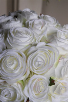 flowerbox na prezent Jubileo 40 Białych Róż w welurowym pudełku