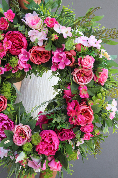 bogaty wianek kwiatowy, Różowa Medilia