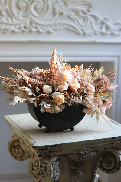 Mortario Austria, kompozycja nagrobna w metalowym naczyniu