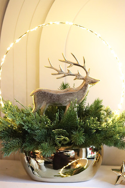 Reny Norwegia, świąteczny stroik LED z reniferem, wym.50x54x26cm