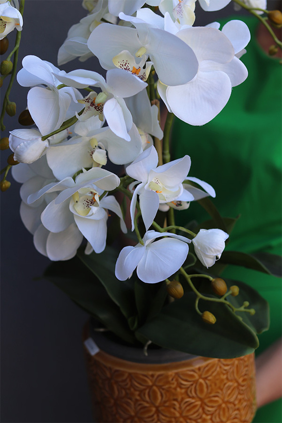 Miodowe Lato, sztuczny storczyk w żółtym naczyniu