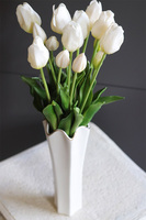 Fleur Blanche, ceramiczny smukły wazon