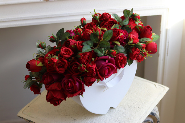 Miłość, flowerbox w kształcie serc