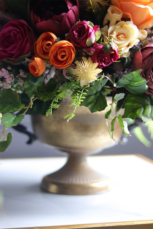 Milano Colors, bogata kompozycja kwiatowa w pucharze