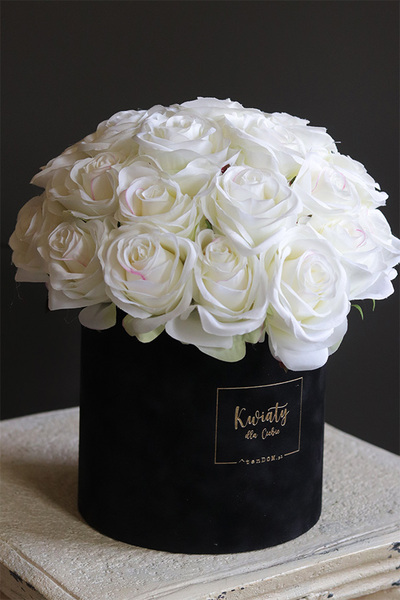 flowerbox na prezent Jubileo 30 Białych Róż w welurowym pudełku