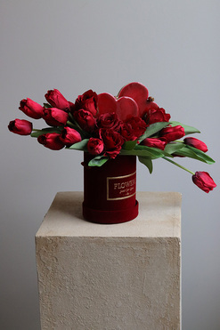 Tulip Love, flowerbox na walentynki serce, wym.24x43cm