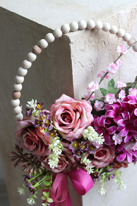 Subtelle Korallo, wiosenny wianek na obręczy