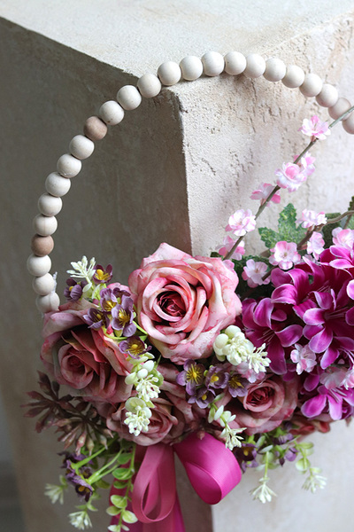 Subtelle Korallo, wiosenny wianek na obręczy