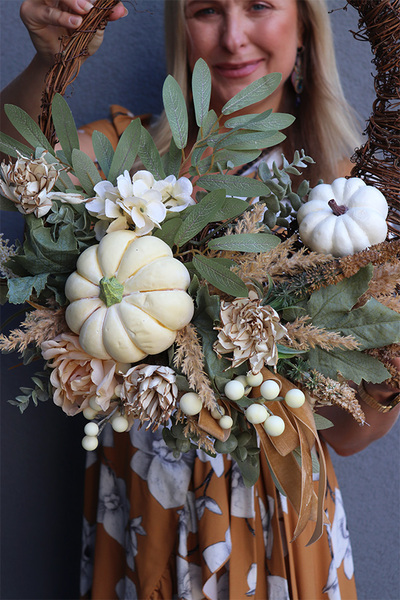 Kremowa Dynia, asymetryczny wianek jesienny, śr.45cm