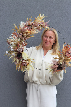 Subtelle Boho Solle, wianek na obręczy z różami, rozp.70cm