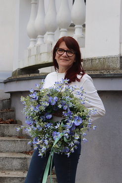 OD RĘKI Pansy Blue, wiosenny wianek dekoracyjny, śr.45cm