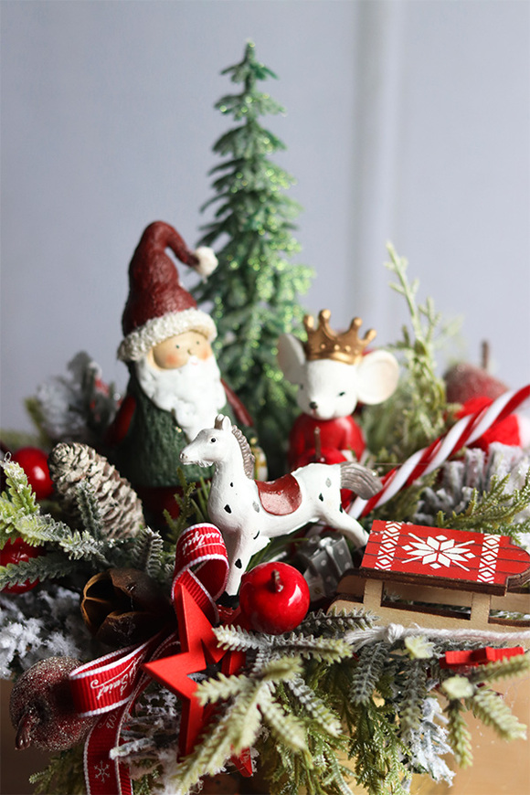 Gold Winter, świąteczny stroik z mikołajem i mysim królem