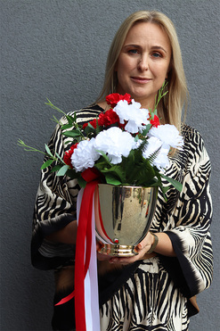 Polonia Gold, kompozycja kwiatowa w pucharze, wys.37cm