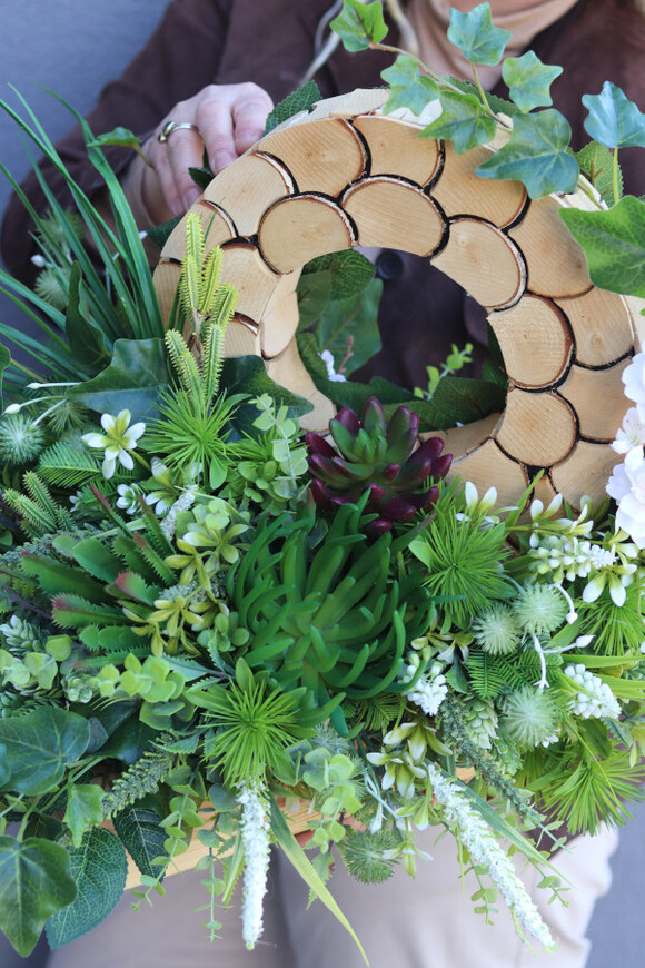 Wspomnienia Lasu, stroik nagrobny w drewnianej skrzynce