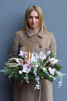 Pink Pastel Christmas, świąteczny stroik ze świecami na tacce
