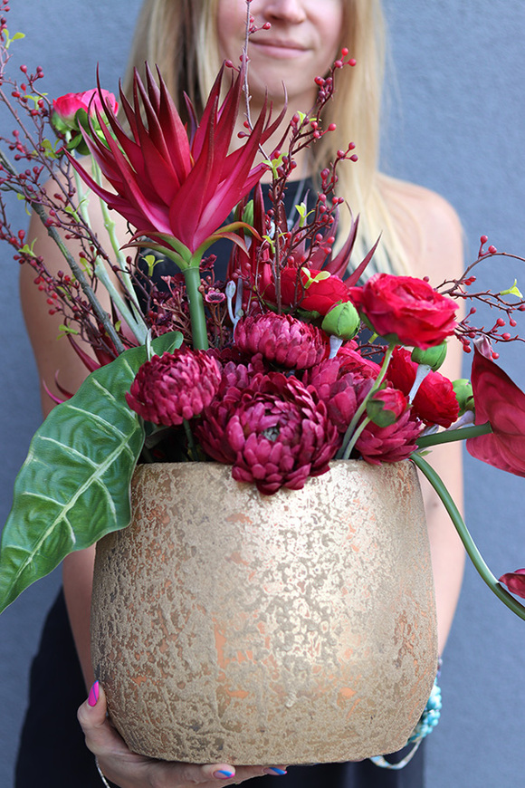 Bordona A, nowoczesna kompozycja kwiatowa, wym.56x58x32cm