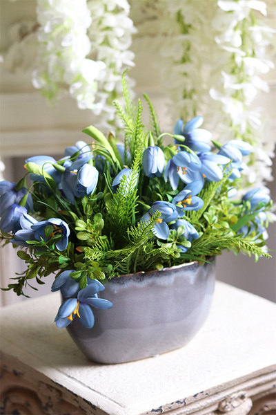 Krokusy Blue 2, kompozycja wiosenna z niebieskich kwiatów