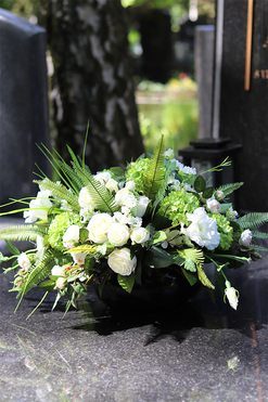 Zielona Nadzieja 2, kompozycja nagrobna w misie, wym.32x40/60cm