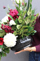 Ruberina, kompozycja nagrobna w ceramicznej misie, dł.125cm