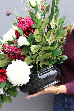 Ruberina, kompozycja nagrobna w ceramicznej misie, dł.125cm 