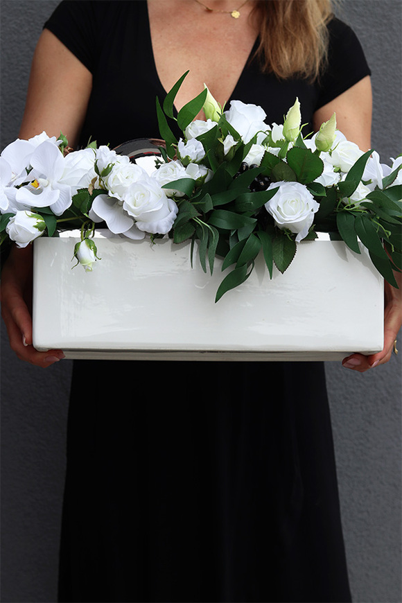 Black & White Longia, dwukolorowa kompozycja kwiatowa, rozp.92cm