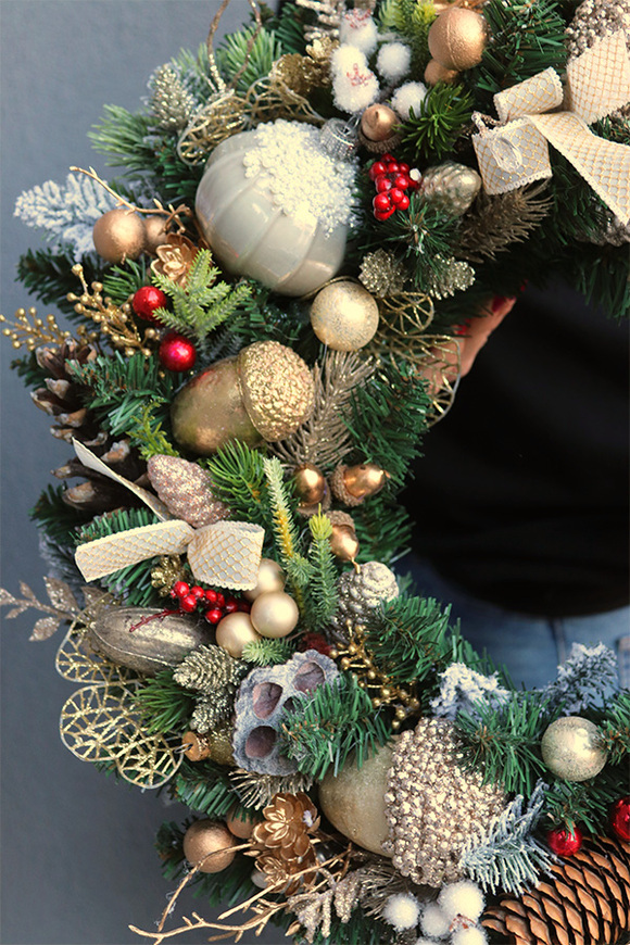 Goldira, bogaty wianek świąteczny