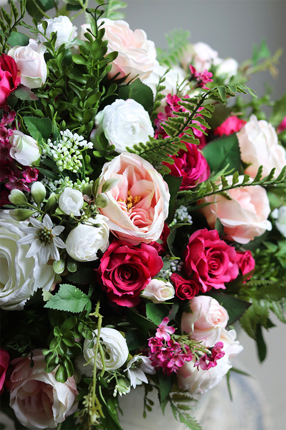 Luita Amarant, kompozycja kwiatowa w pucharze