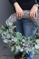 asymetryczny wianek zimowy, Idzie Zima, śr.57cm   