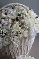 kosz pełen białych kwiatów, Romantica, wys.74cm 