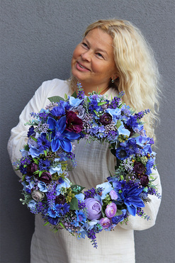 Blue Meadow, granatowy wianek na drzwi, śr.38cm