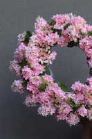 Bzy w Maju, różowy wianek z bzem