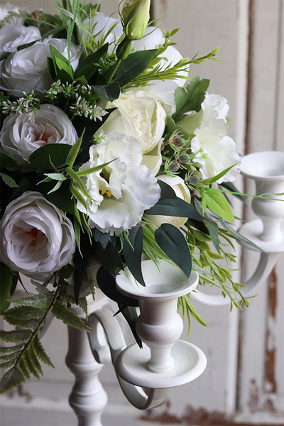 kandelabr z kompozycją kwiatową, Komunijna Biel, wys.85cm 