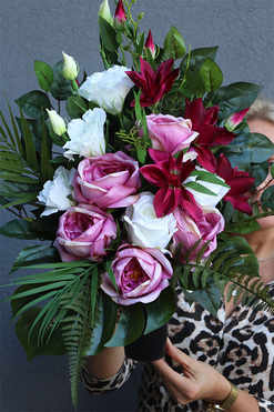 Klematia, bukiet nagrobny we wkładzie, dł.55cm