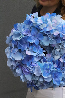 Blue Hydrangeas, wianek na drzwi z niebieskich hortensji