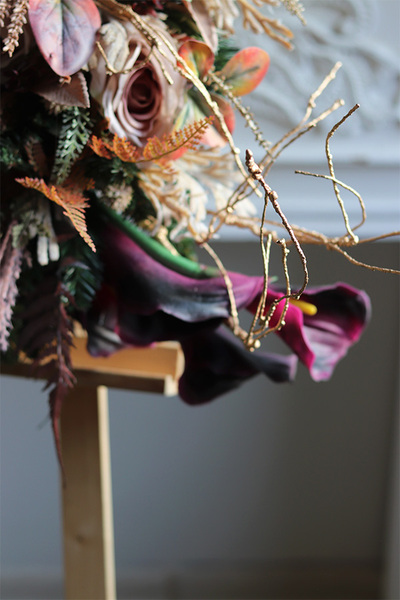 Mortario Memoriana, duży wieniec nagrobny z kallami