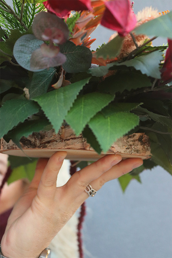 Benjamin, dekoracja nagrobna z aniołem na plastrze drewna