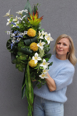 Auris Volcan, kompozycja nagrobna w misie, wym.100x48cm