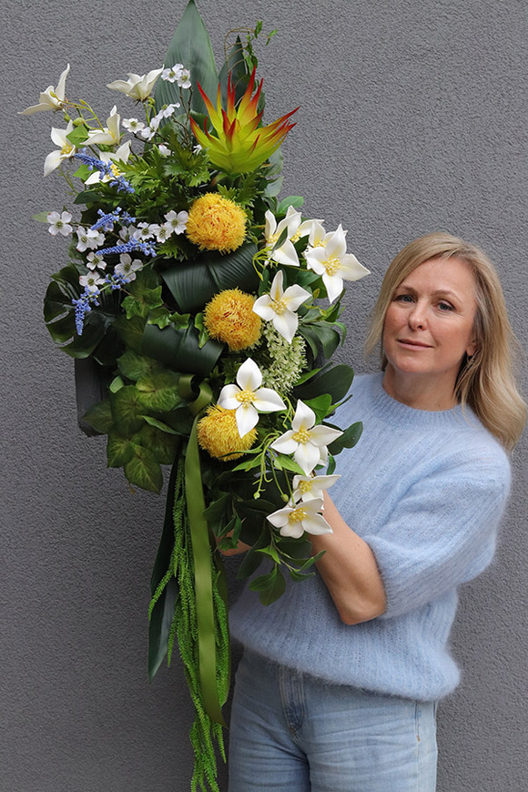 Auris Volcan, kompozycja nagrobna w misie