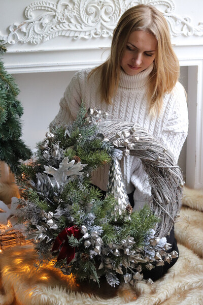 Srebrna Choinka Xmas, świąteczny wianek na drzwi