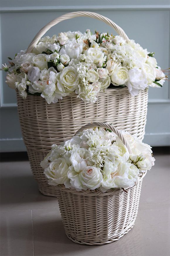 kosz pełen białych kwiatów, Romantica, wys.74cm 