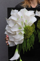 New Design Skrzydła Anioła, dekoracja nagrobna na czarnej podstawie