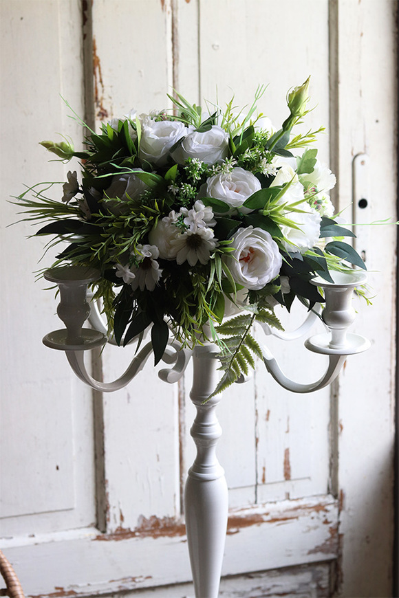 kandelabr z kompozycją kwiatową, Komunijna Biel, wys.85cm 